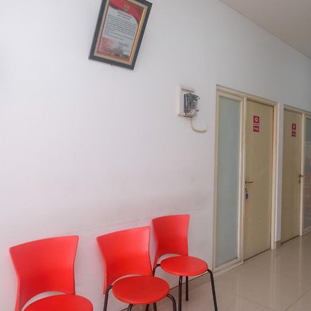 Reddoorz Syariah Near Simpang Lima Semarang Hotel Jomblang Exterior photo