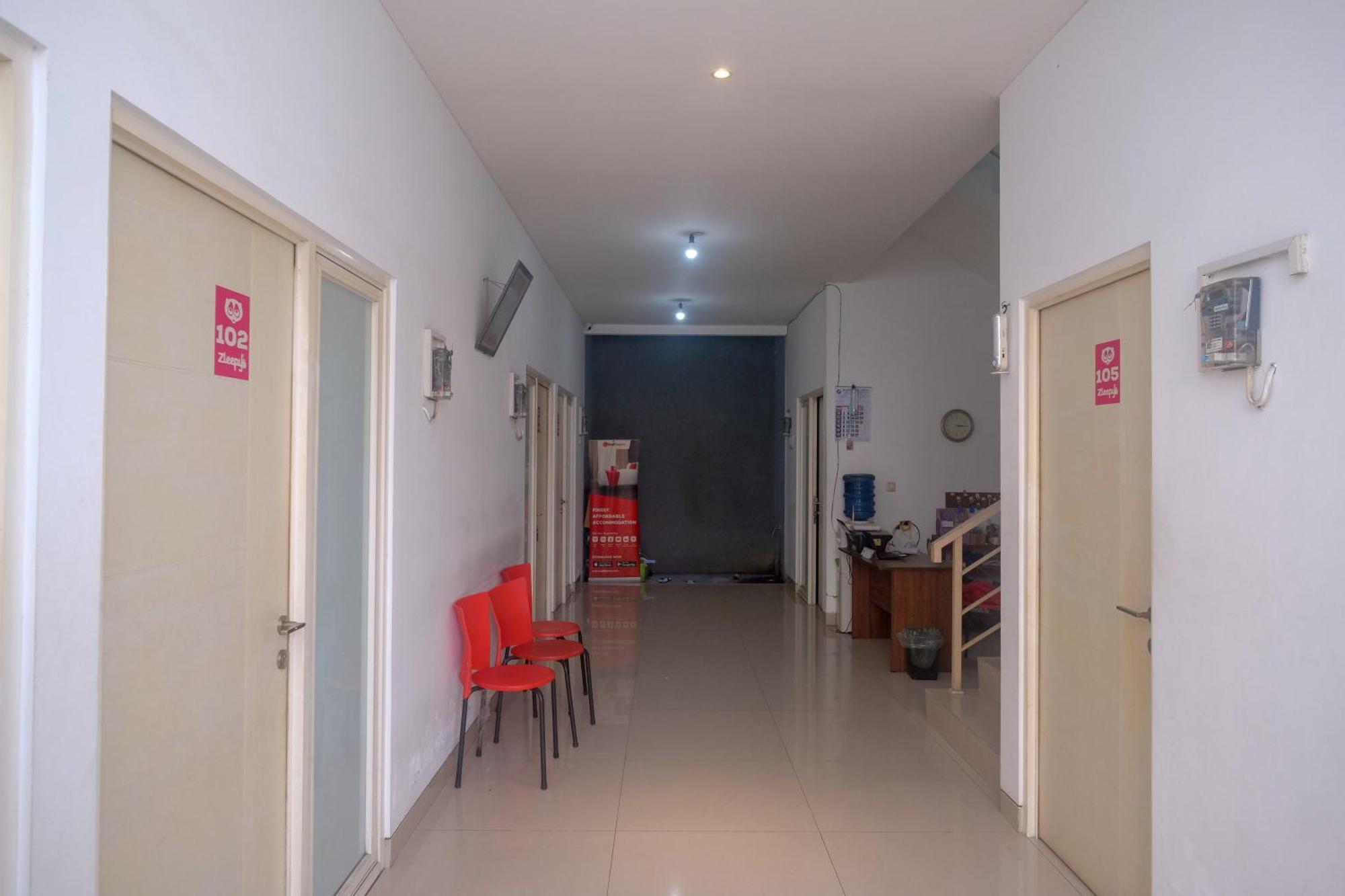 Reddoorz Syariah Near Simpang Lima Semarang Hotel Jomblang Exterior photo