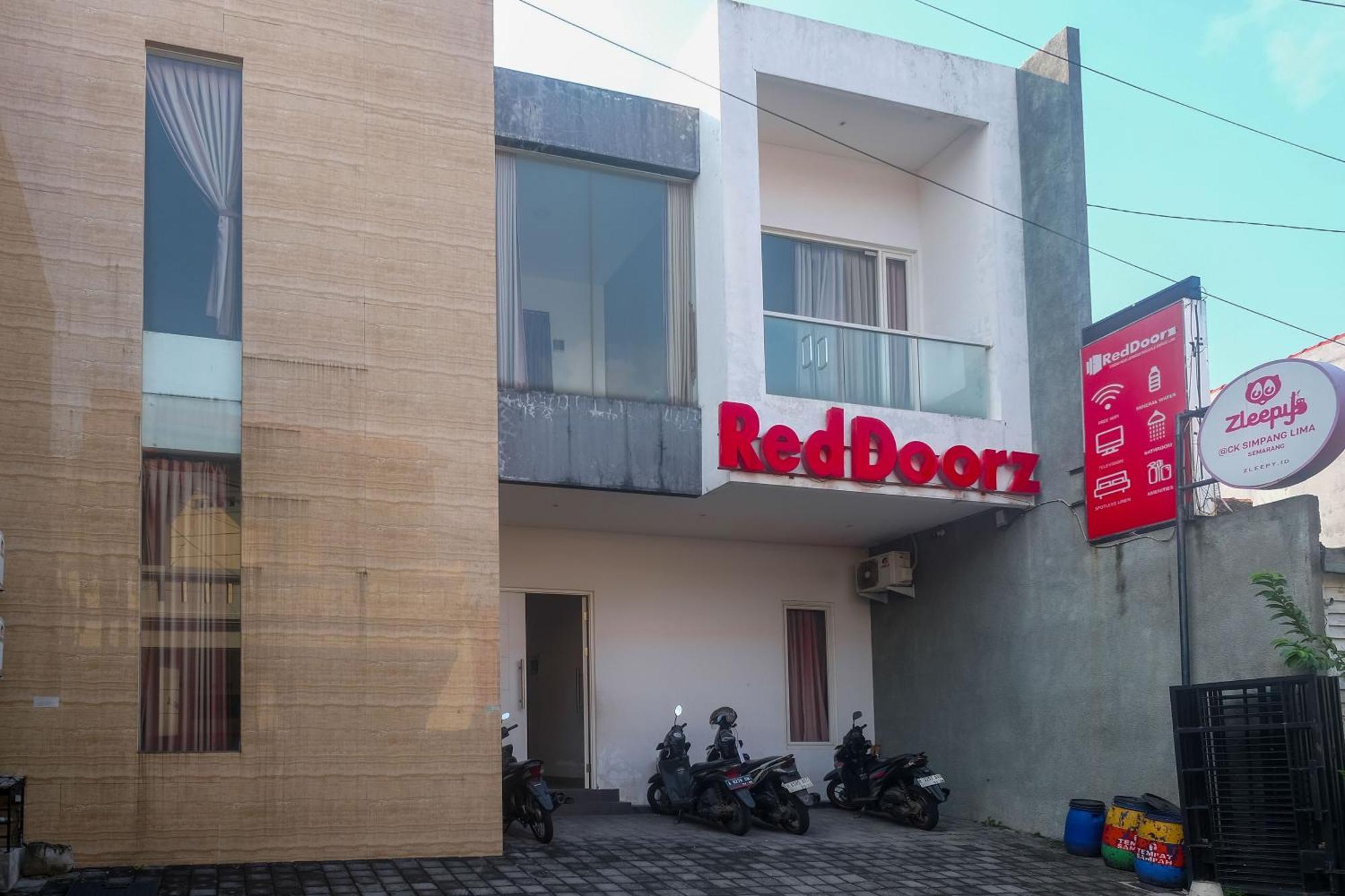 Reddoorz Syariah Near Simpang Lima Semarang Hotel Jomblang Exterior photo